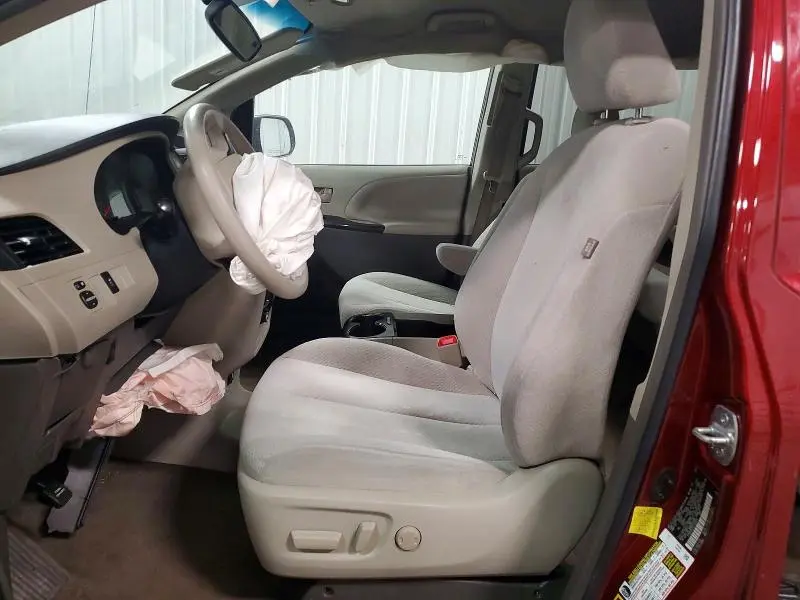 2012 TOYOTA SIENNA LE 8-PASSENGER  