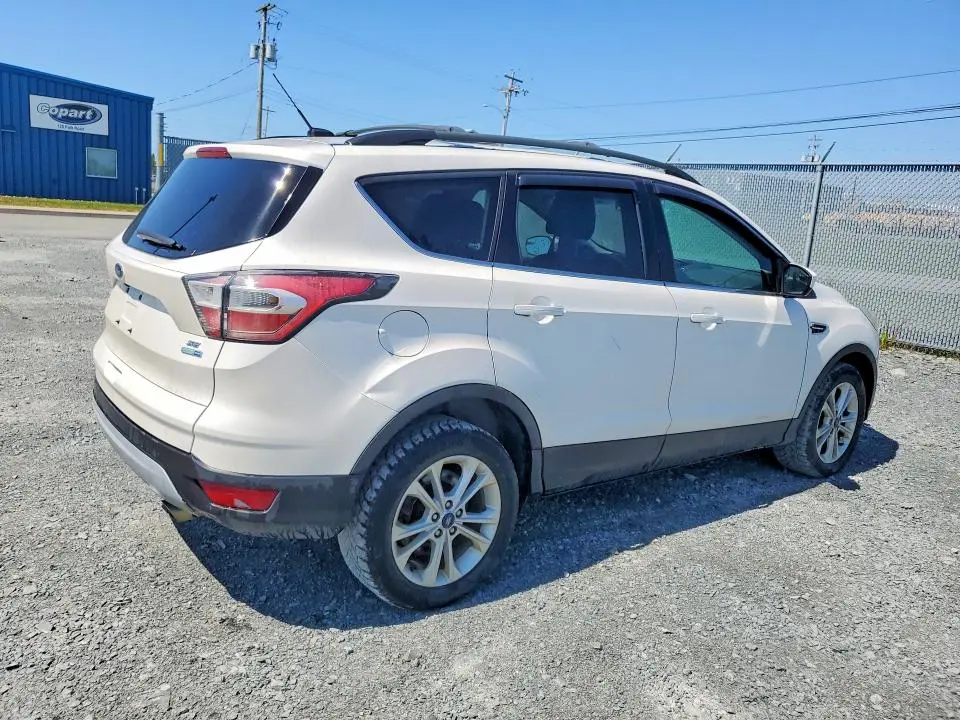 2017 FORD ESCAPE SE  
