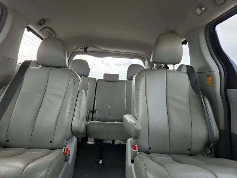 2014 TOYOTA SIENNA XLE  