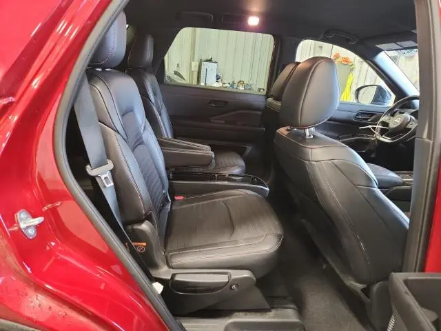 2023 NISSAN PATHFINDER SV  