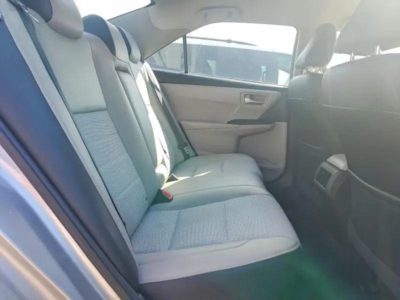 2015 TOYOTA CAMRY SE  
