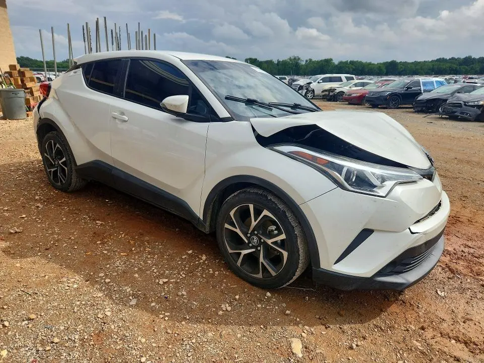 2019 TOYOTA C-HR XLE  