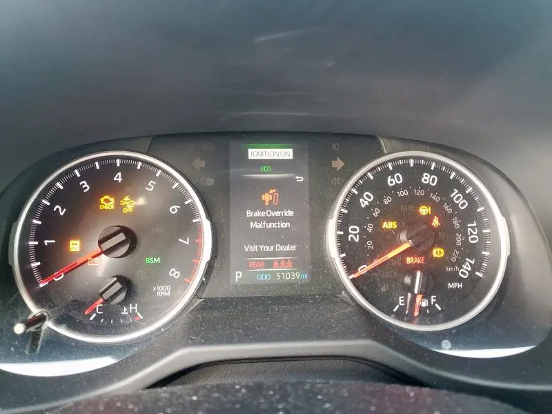 2021 TOYOTA RAV4 XLE  