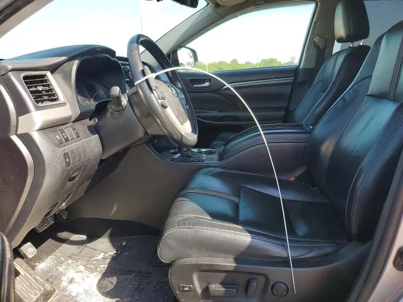 2017 TOYOTA HIGHLANDER SE  