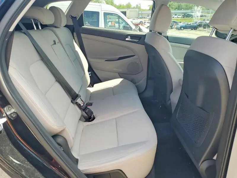2021 HYUNDAI TUCSON SE  