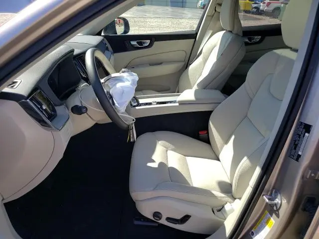 2025 VOLVO XC60 PLUS  