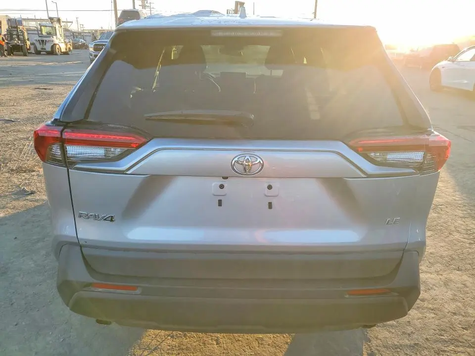 2022 TOYOTA RAV4 LE  
