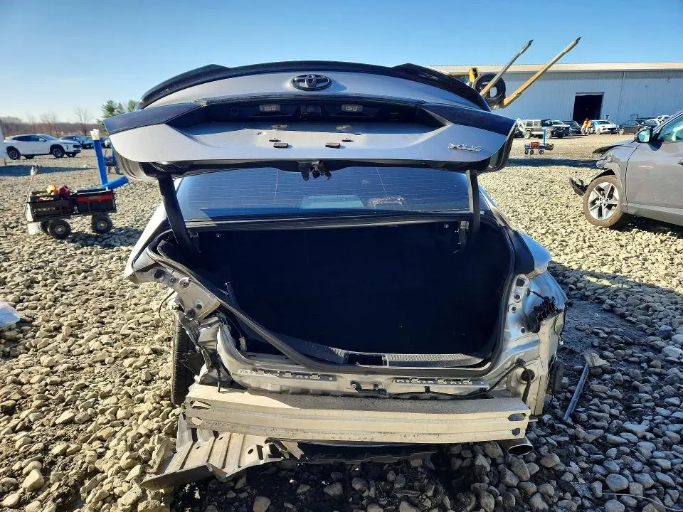 2019 TOYOTA CAMRY XLE  