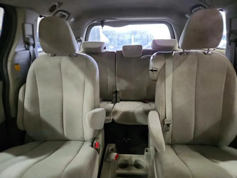 2013 TOYOTA SIENNA LE  