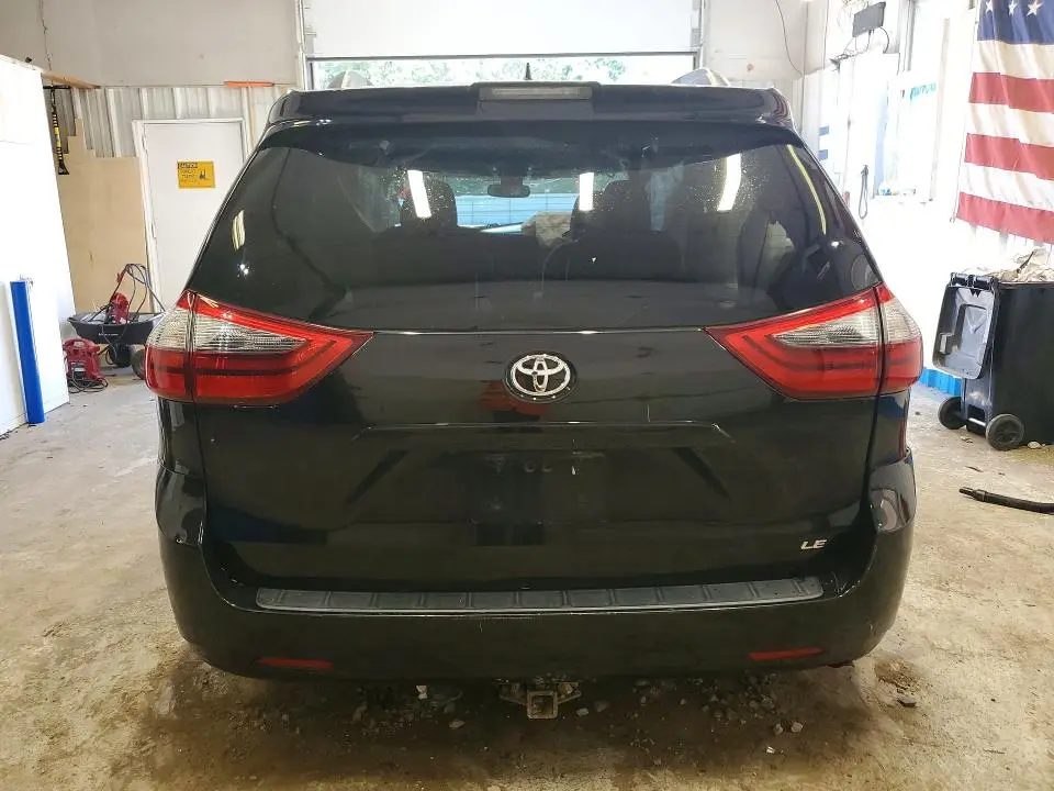 2020 TOYOTA SIENNA LE  