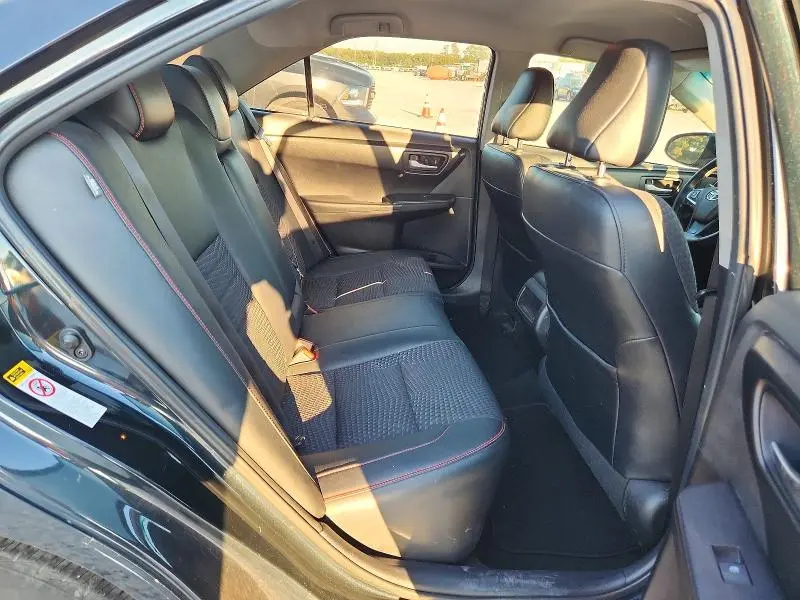 2015 TOYOTA CAMRY SE  