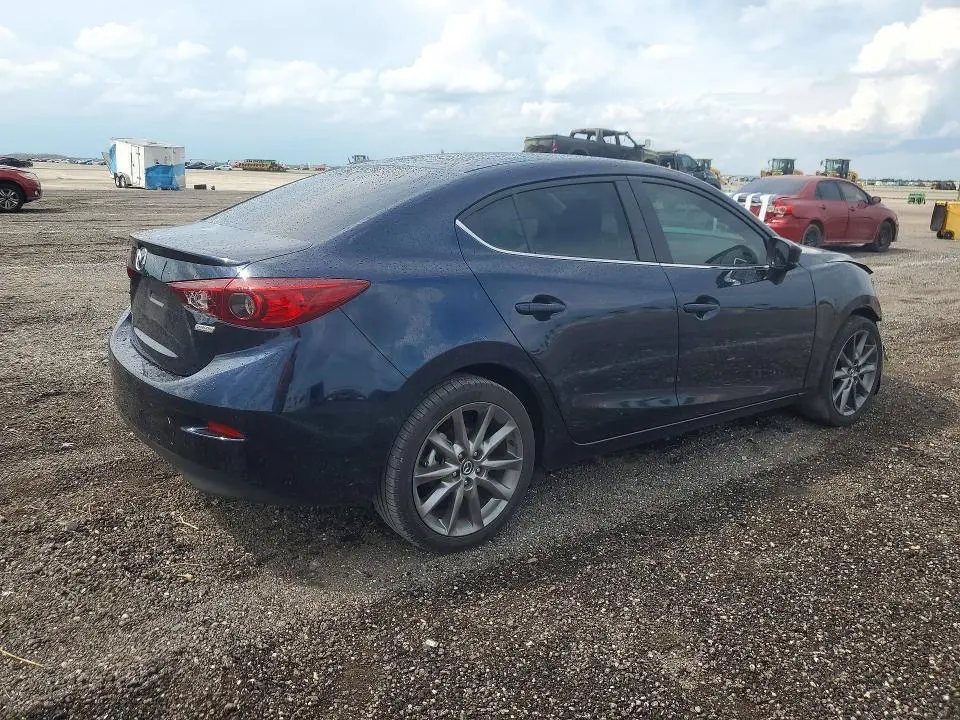 2018 MAZDA 3 TOURING  