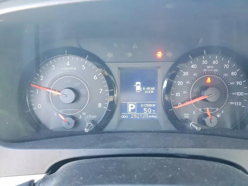 2015 TOYOTA SIENNA LE 8-PASSENGER  