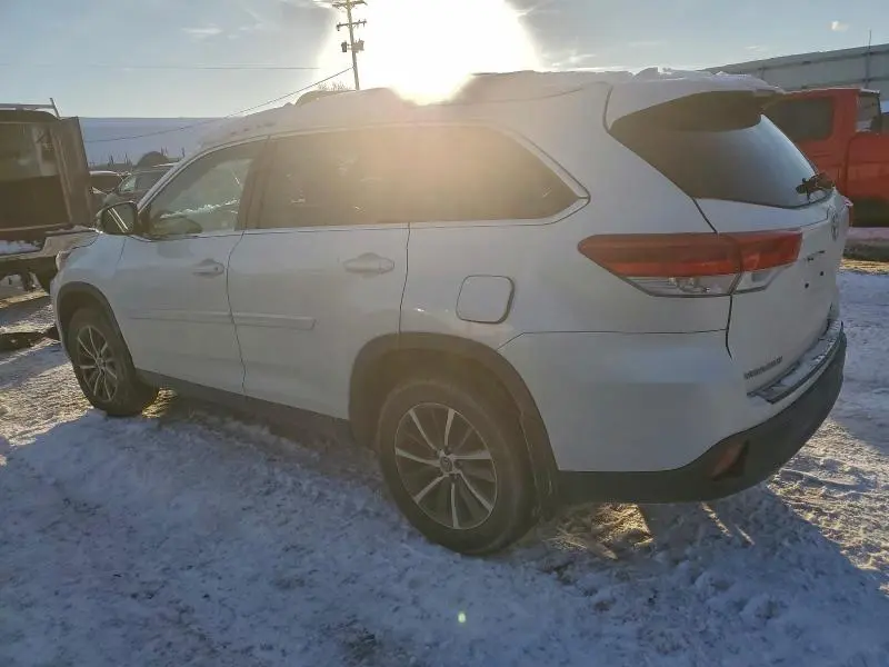 2019 TOYOTA HIGHLANDER SE  