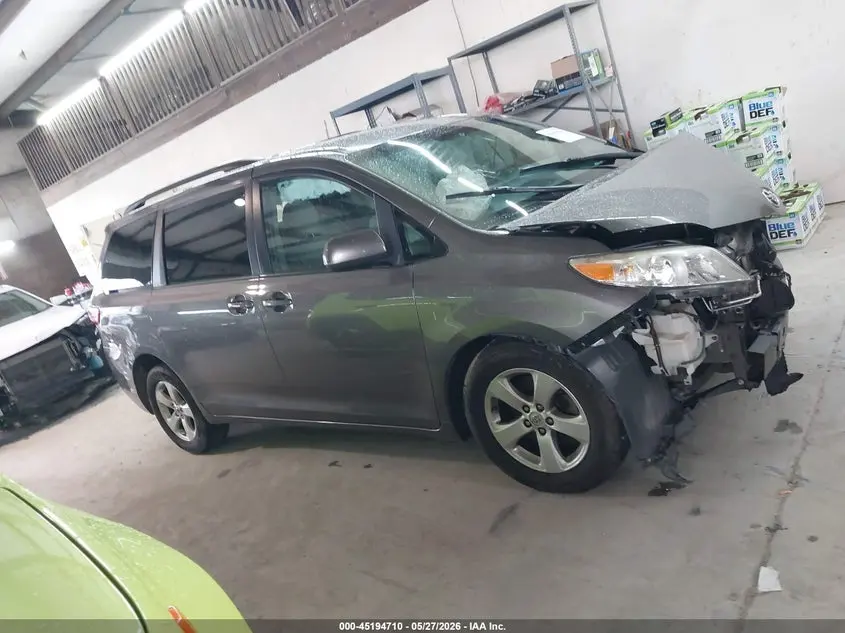 2017 TOYOTA SIENNA LE 8 PASSENGER