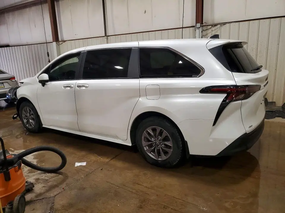 2024 TOYOTA SIENNA XLE 7-PASSENGER  