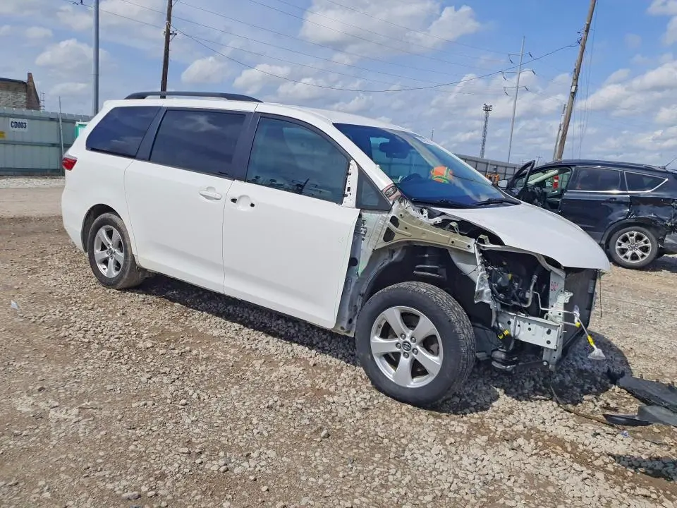 2018 TOYOTA SIENNA LE 8-PASSENGER  