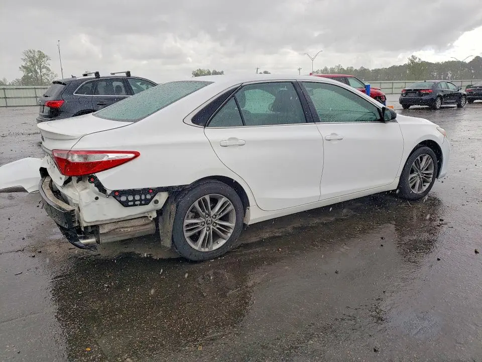 2017 TOYOTA CAMRY SE  