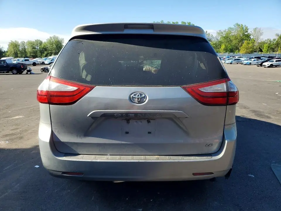 2015 TOYOTA SIENNA LE  