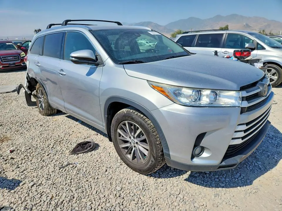 2017 TOYOTA HIGHLANDER XLE  