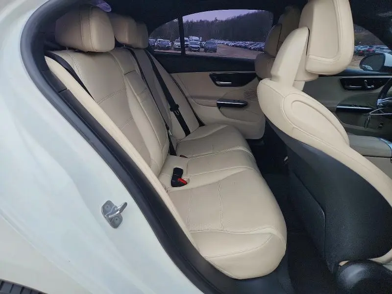 2024 MERCEDES-BENZ C 300  