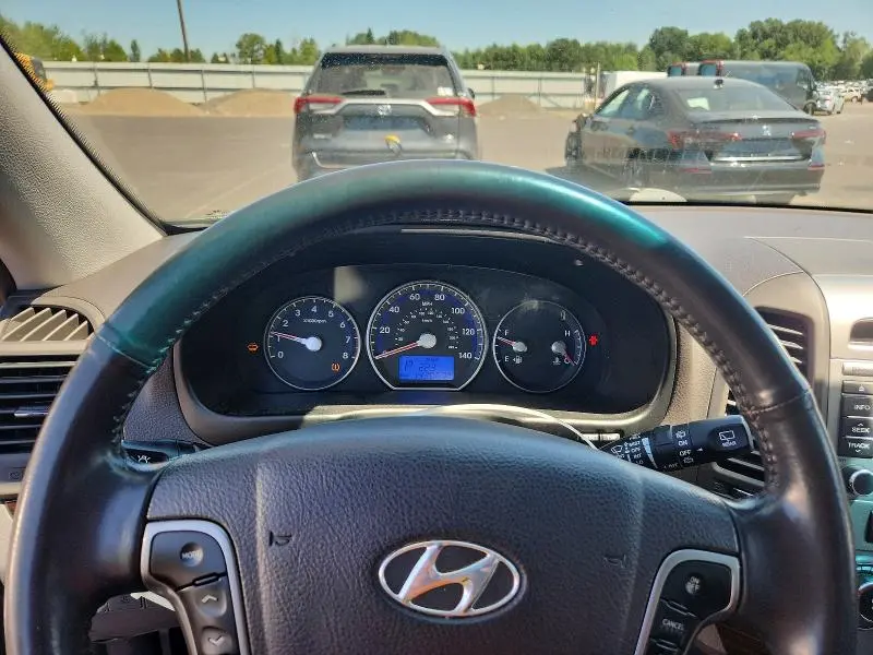 2012 HYUNDAI SANTA FE SE  