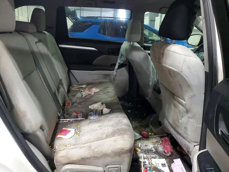 2016 TOYOTA HIGHLANDER LE  