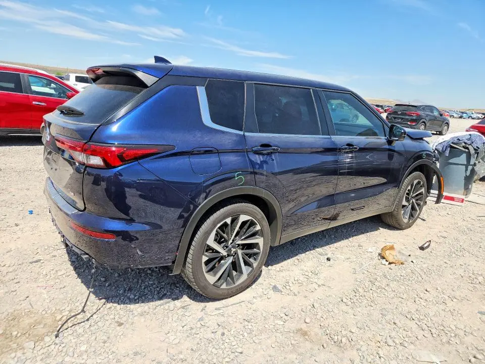 2024 MITSUBISHI OUTLANDER SE  