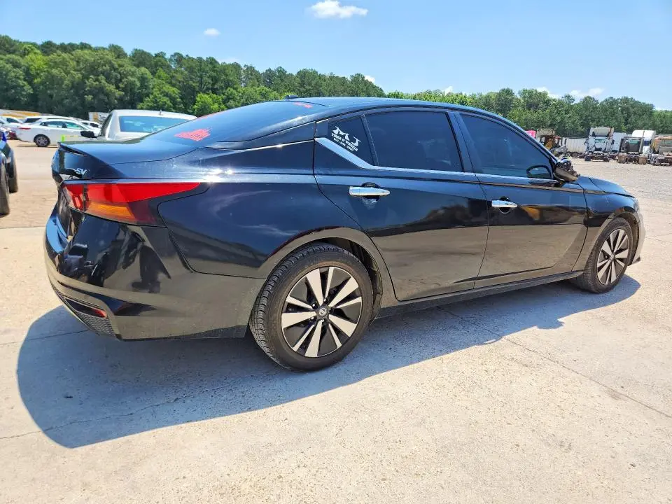 2021 NISSAN ALTIMA SV  