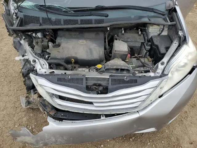 2015 TOYOTA SIENNA LE  