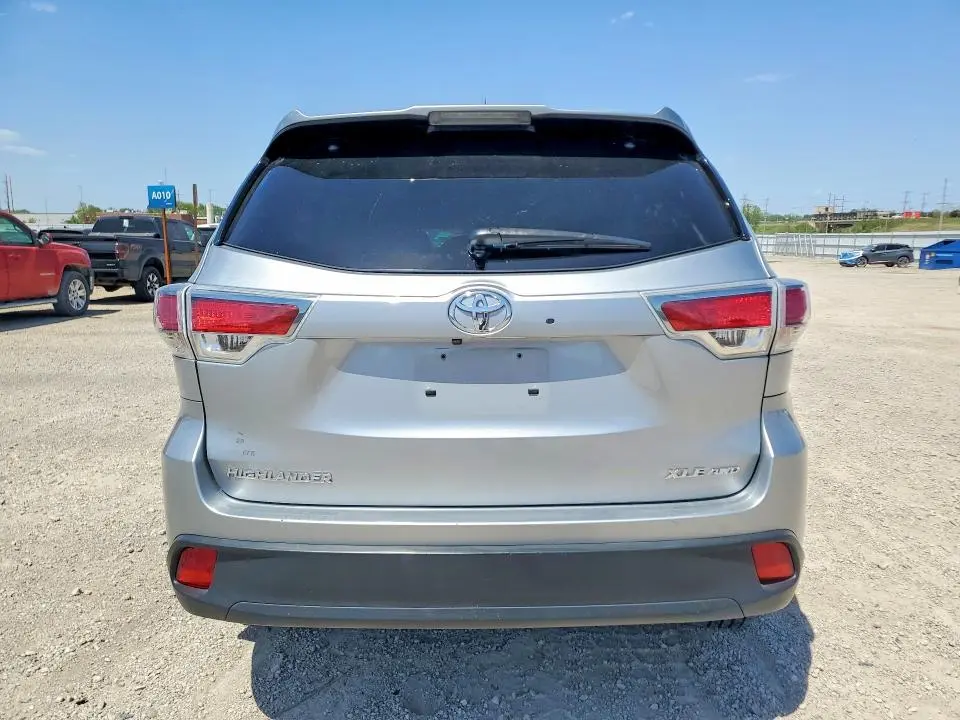 2015 TOYOTA HIGHLANDER XLE  