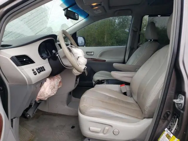 2014 TOYOTA SIENNA XLE  