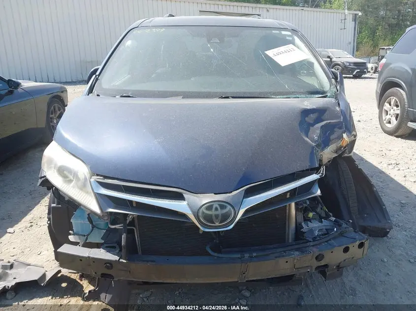 2019 TOYOTA SIENNA XLE 8 PASSENGER