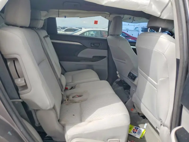 2018 TOYOTA HIGHLANDER LE  