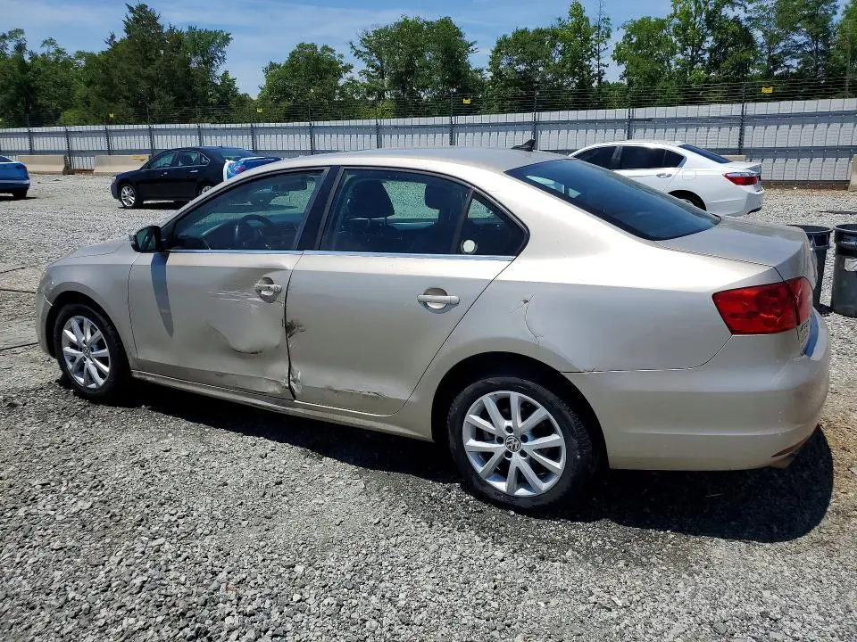 2013 VOLKSWAGEN JETTA SE  