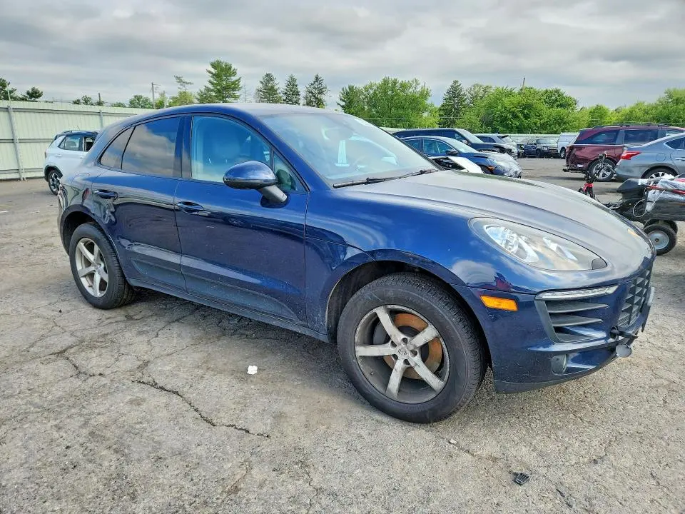 2017 PORSCHE MACAN   