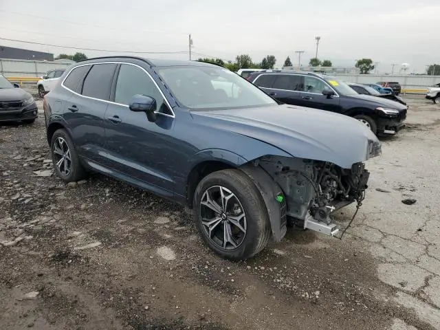 2022 VOLVO XC60 B5 MOMENTUM  