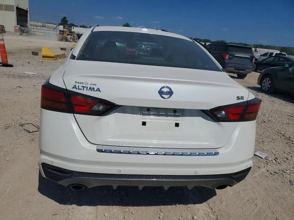 2022 NISSAN ALTIMA SR  