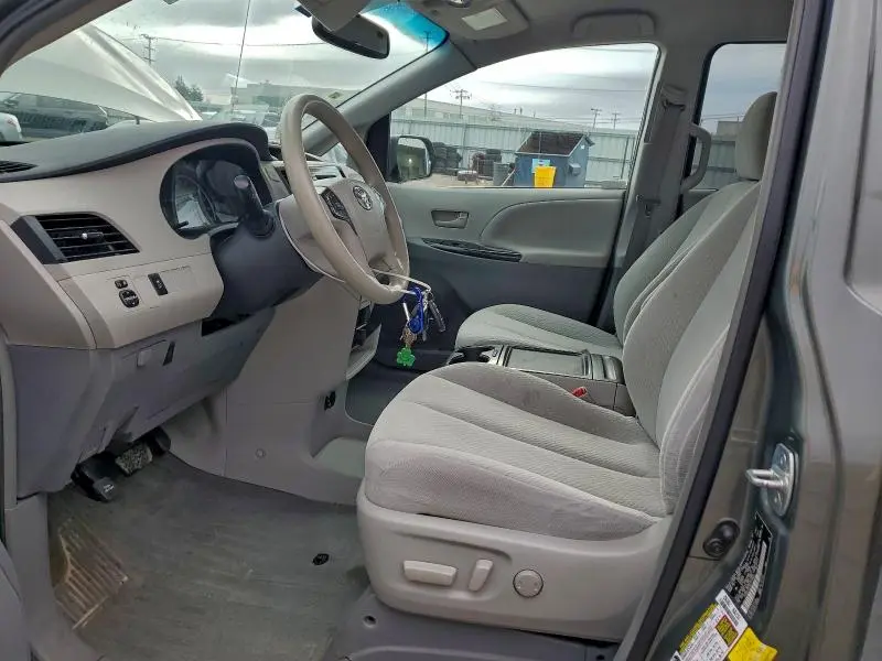 2014 TOYOTA SIENNA LE  