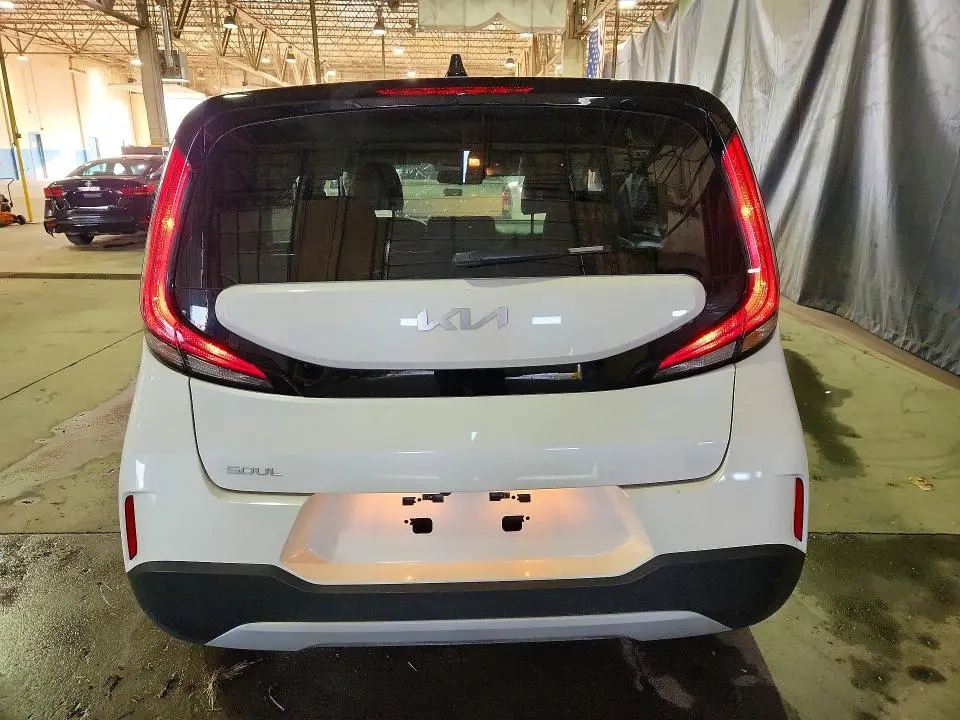 2025 KIA SOUL LX  