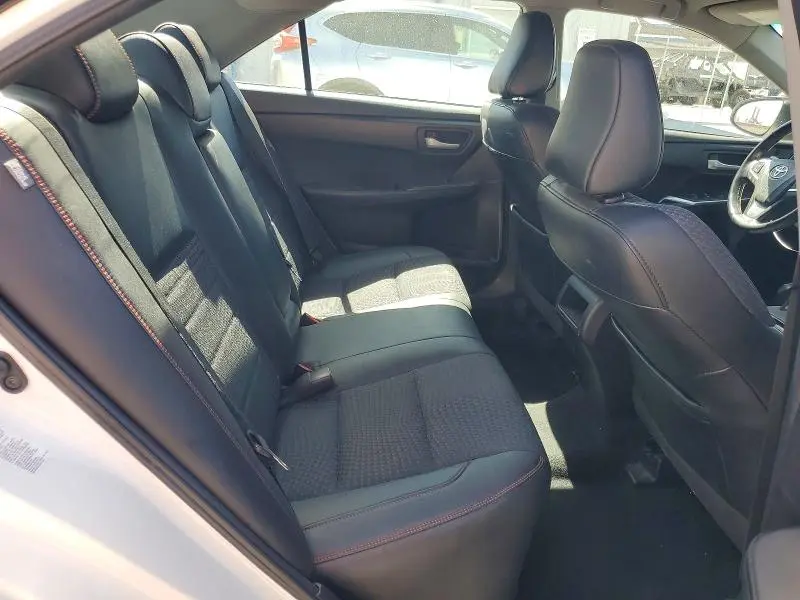 2015 TOYOTA CAMRY SE  