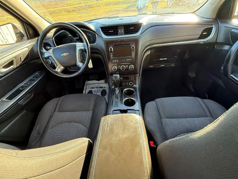 2015 CHEVROLET TRAVERSE LT  