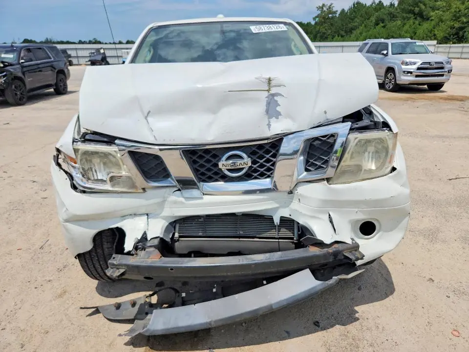 2015 NISSAN FRONTIER SV  