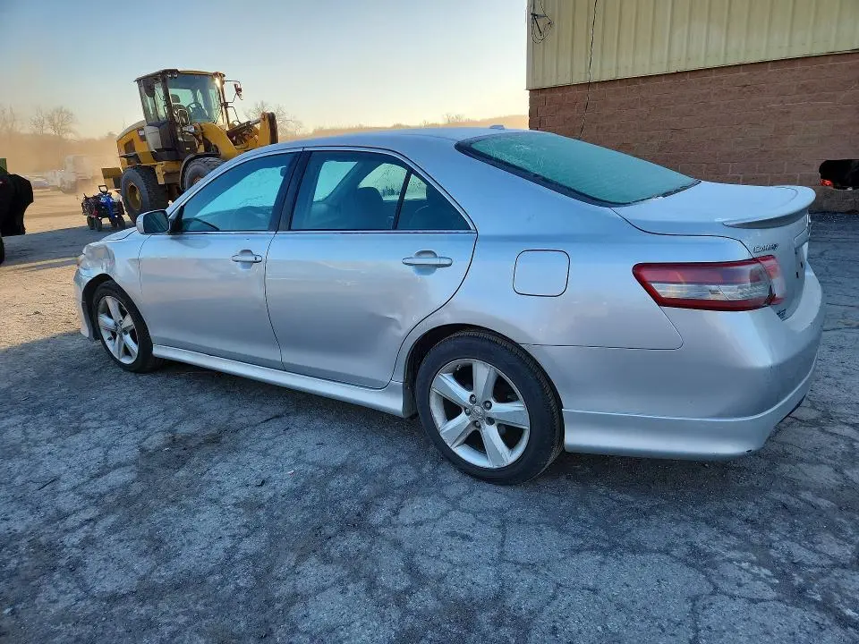 2011 TOYOTA CAMRY SE  