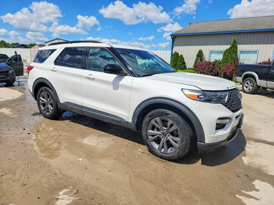 2022 FORD EXPLORER XLT  