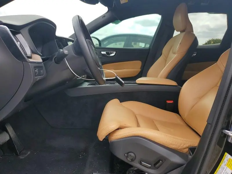 2019 VOLVO XC60 T5 MOMENTUM  