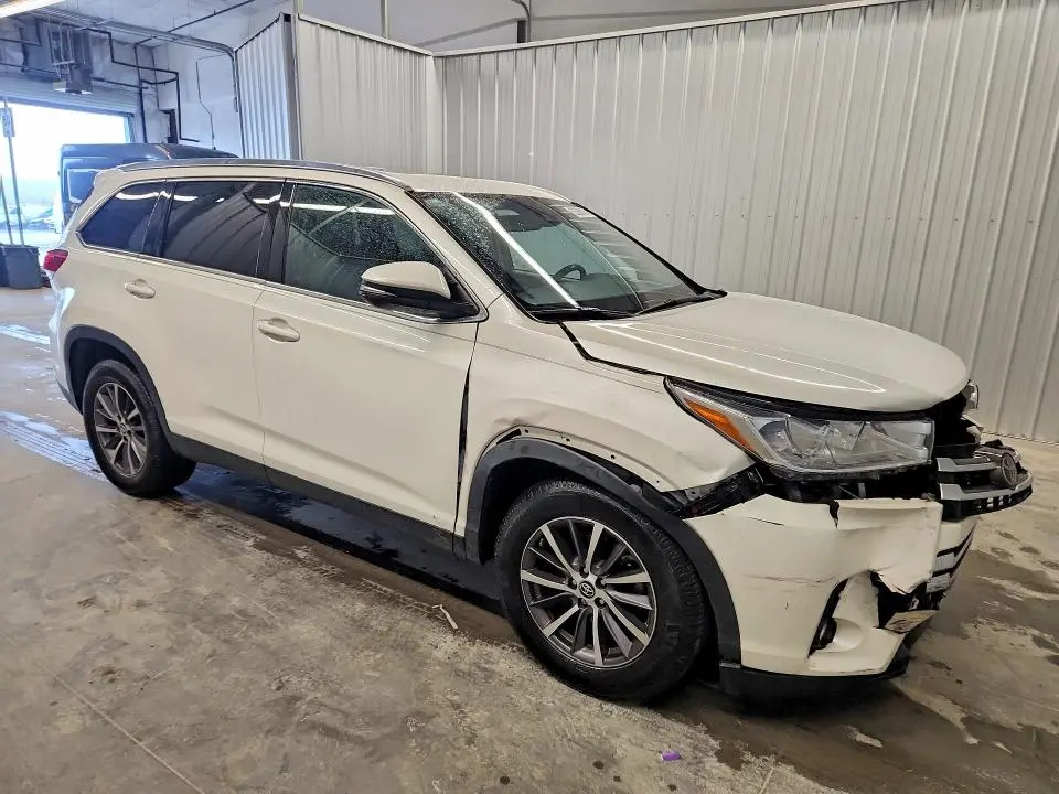 2019 TOYOTA HIGHLANDER XLE  