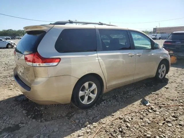 2013 TOYOTA SIENNA LE  