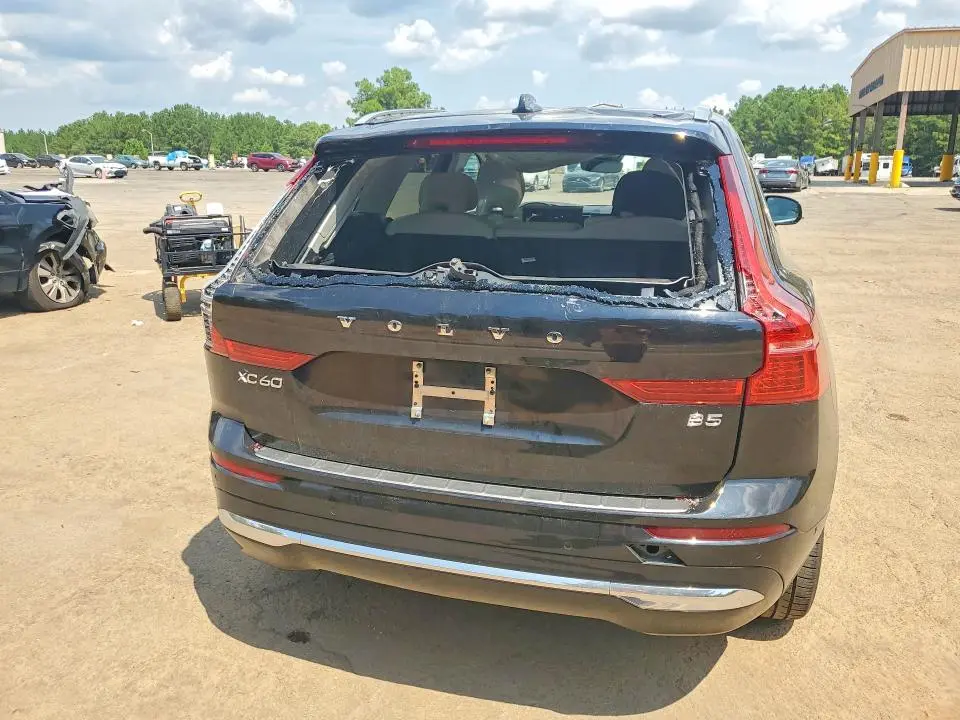 2023 VOLVO XC60 PLUS  
