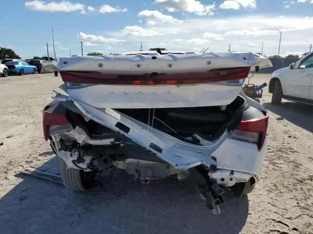 2025 HYUNDAI ELANTRA SE  